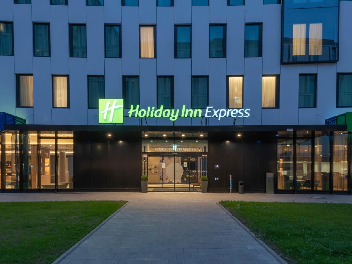 Holiday Inn Express Dusseldorf - Hauptbahnhof, An Ihg Hotel Экстерьер фото